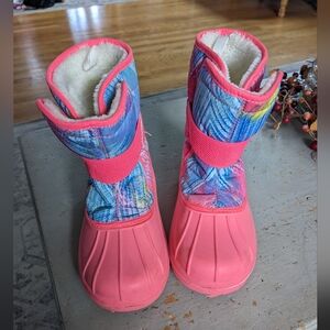 Girls snow boots size 1